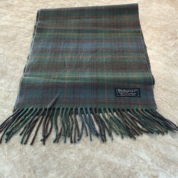 BURBERRYS Authenticated 100% Cashmere Scarf Authentic